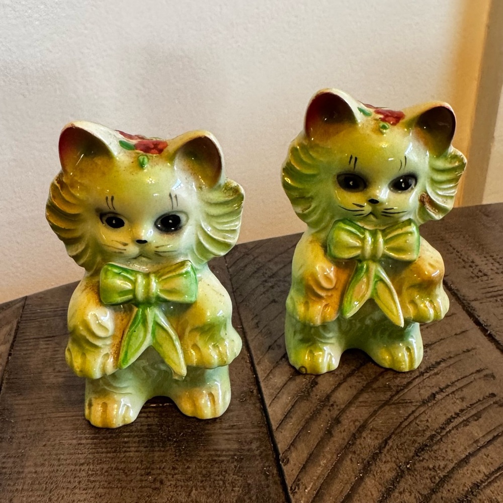 Vintage‎ Cat Kitten Green Bows Salt And Pepper Shakers Set Kitsch MCM